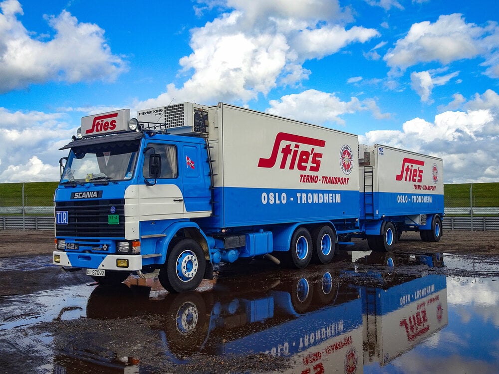 Tekno Tekno Scania 142 riged truck with 3-axle trailer STIES
