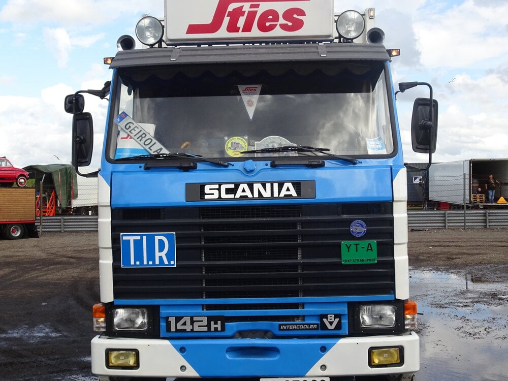 Tekno Tekno Scania 142 riged truck with 3-axle trailer STIES