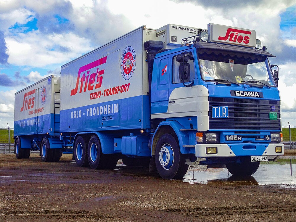 Tekno Tekno Scania 142 motorwagen met 3-assige aanhanger STIES