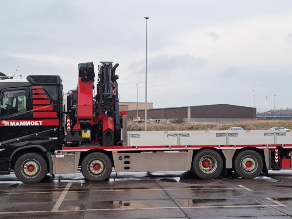 Mammoet store WSI Volvo FH05 8x2 + Palfinger load Crane MAMMOET