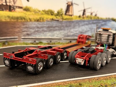 Mammoet store SWORD Kenworth T800W 8x4 + 4-axle flipboy trailer MAMMOET