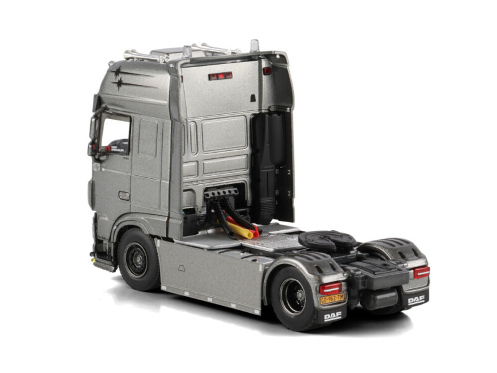WSI WSI DAF XF Super Space Cab 4x2 ARMOR EXPRESS