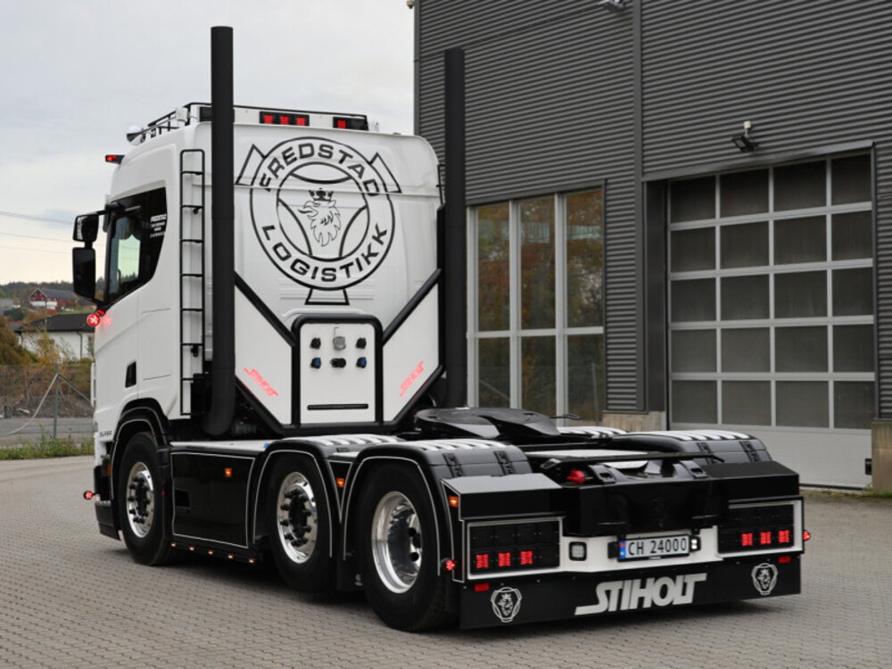 WSI WSI Scania R 6x2 + 3-as gesloten box oplegger FREDSTAD