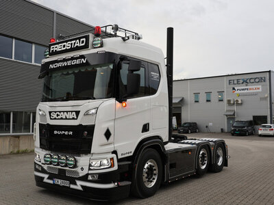 WSI WSI Scania R 6x2 + 3-axle box trailer FREDSTAD