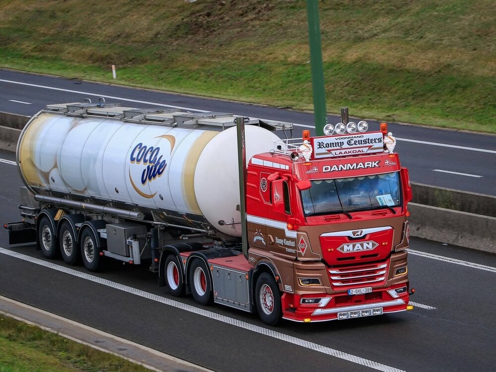 Tekno Tekno MAN TGX GN 6x2 sleepas trekker met 3-assige tankoplegger RONNY CEUSTERS