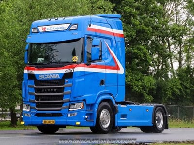 Tekno Tekno Scania Next Gen S Highline  with 3-axle reefer trailer HZ LOGISTICS