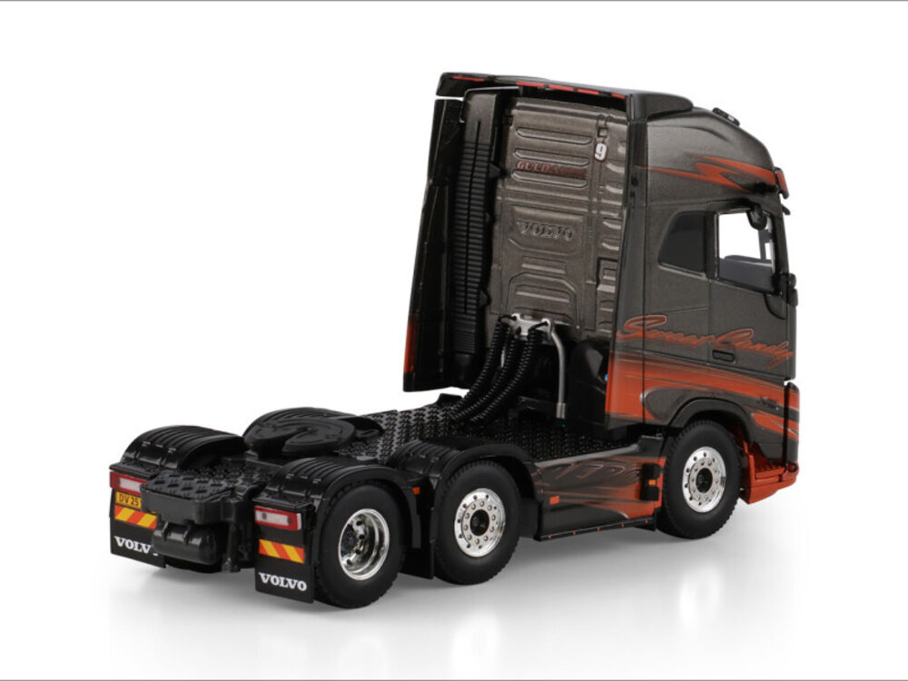 WSI WSI Volvo FH Aero Globetrotter XL 6x2 Twin Steer GULDRAGER