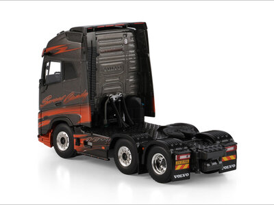 WSI WSI Volvo FH Aero Globetrotter XL 6x2 Twin Steer GULDRAGER