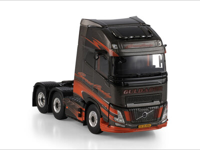 WSI WSI Volvo FH Aero Globetrotter XL 6x2 Twin Steer GULDRAGER