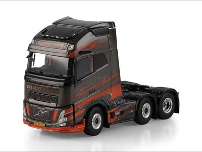 WSI WSI Volvo FH Aero Globetrotter XL 6x2 Twin Steer GULDRAGER
