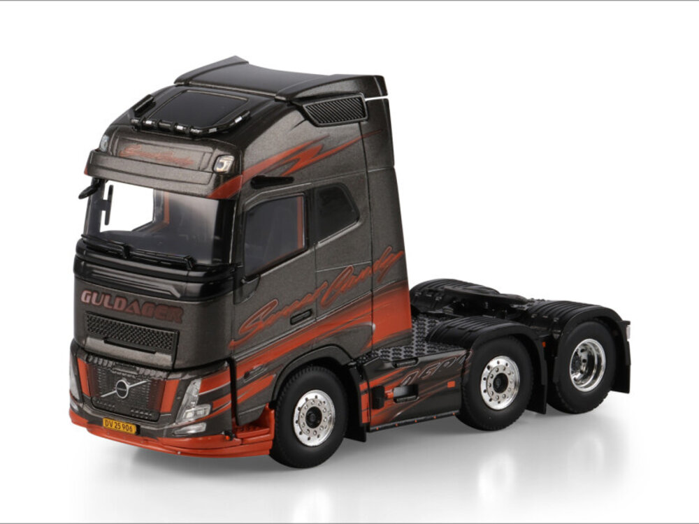 WSI WSI Volvo FH Aero Globetrotter XL 6x2 Twin Steer GULDRAGER