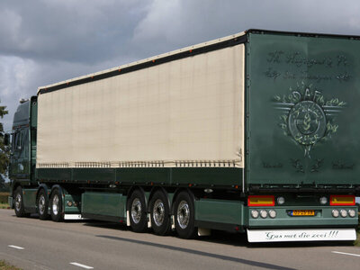WSI WSI DAF 95 XF super space cab 6x2 met 3-assige schuifzeilenoplegger NAGTEGAAL
