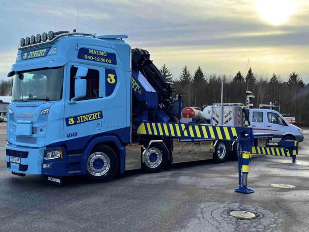 WSI WSI Scania R highline riged flatbed truck 8x2 with palfinger pk78002 SH + jib JINERT