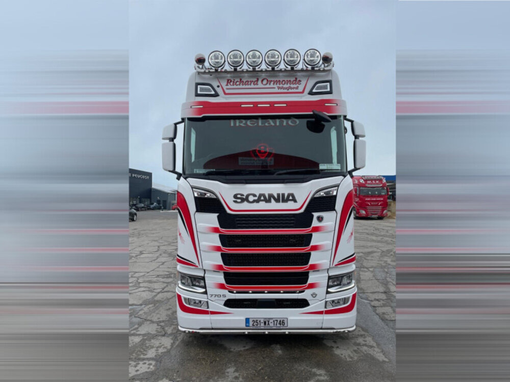 WSI WSI Scania S highline 6x2 twin steer with 3-axle flatbed trailer RICHARD ORMONDE
