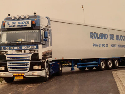 WSI WSI DAF 95XF Super Space Cab 4x2  with -3axle volume trailer ROLAND DE BLOCK