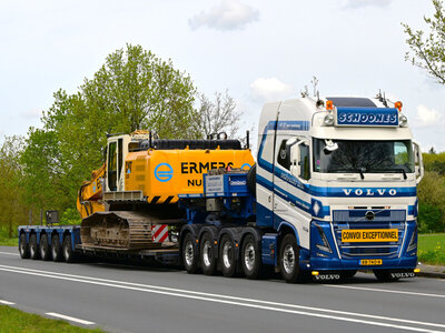 WSI WSI Volvo FH5 Globetrotter XL 10x4 met 5-assige dieplader + 3-assige dolly SCHOONES B.V.