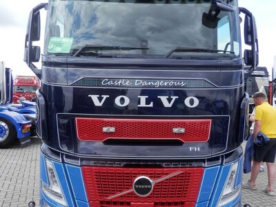 WSI WSI Volvo FH Aero 6x2 with 3-axle curtainside trailer R. TAYLOR & SONS Lesmahagow Scotland