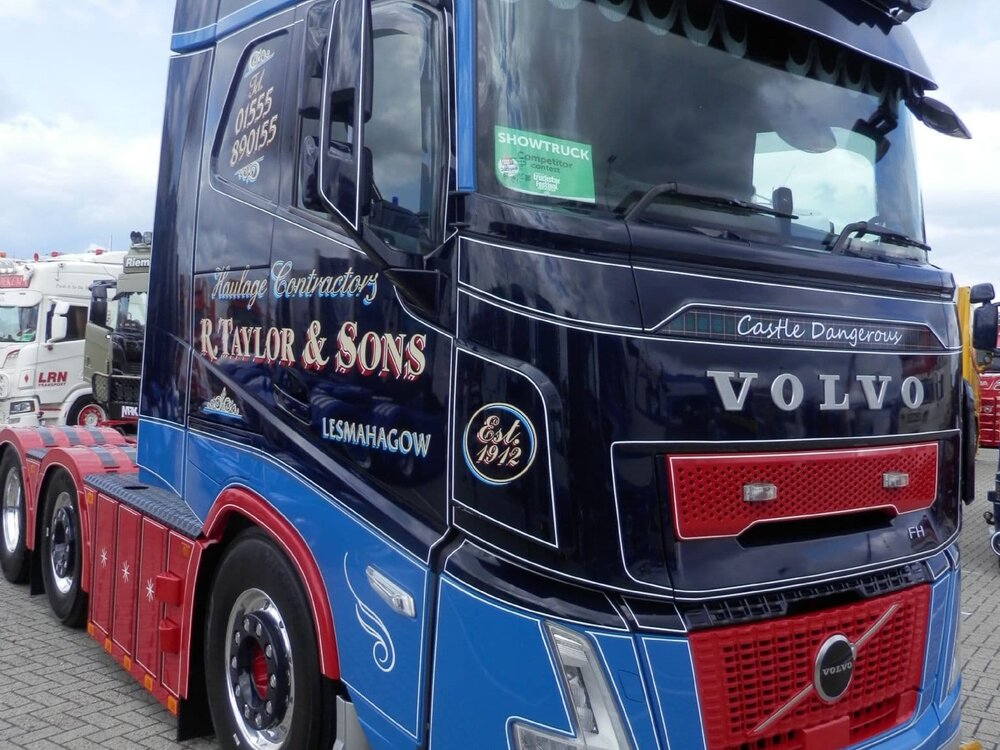 WSI WSI Volvo FH Aero 6x2 with 3-axle curtainside trailer R. TAYLOR & SONS Lesmahagow Scotland