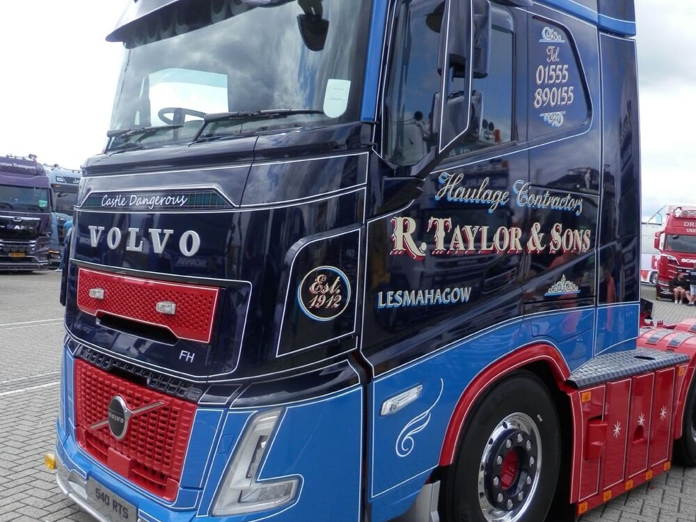 WSI WSI Volvo FH Aero 6x2 with 3-axle curtainside trailer R. TAYLOR & SONS Lesmahagow Scotland