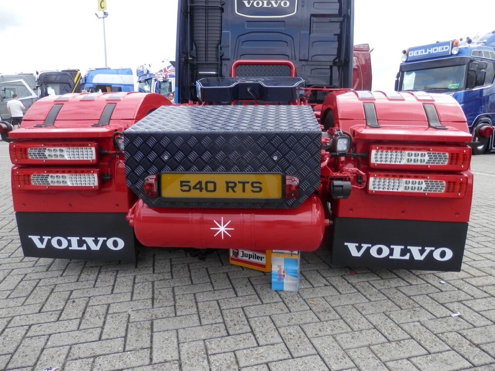 WSI WSI Volvo FH Aero 6x2 with 3-axle curtainside trailer R. TAYLOR & SONS Lesmahagow Scotland