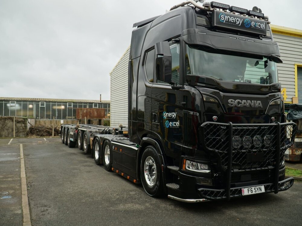 WSI WSI Scania S770 6x2 with connect trailer + 2 x 20ft. container SYNERGY EXCEL Canterbury England