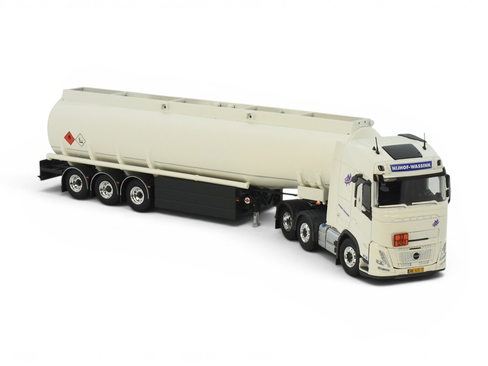 Tekno Tekno Volvo FH Aero Globetrotter 6x2 met 3-assige benzine oplegger NIJHOF WASSINK