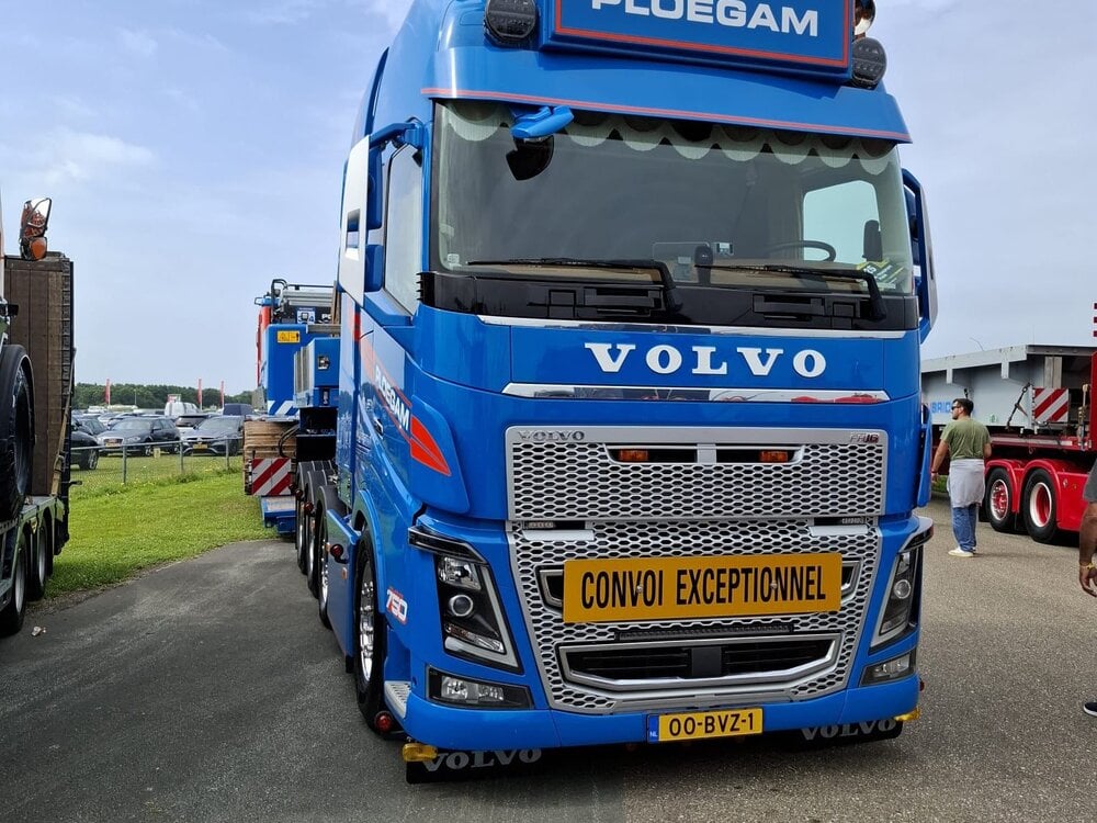 Tekno Tekno Volvo FH16 8x4 with Broshuis DDC lowloader 3 bed 5 PLOEGAM