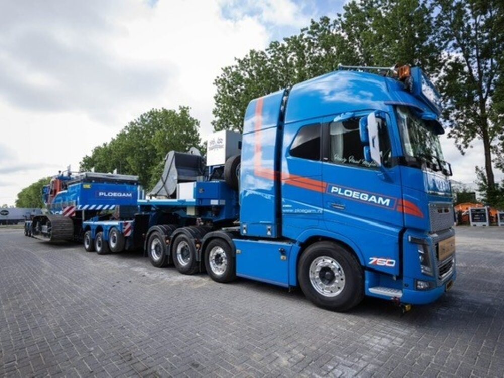 Tekno Tekno Volvo FH16 8x4 with Broshuis DDC lowloader 3 bed 5 PLOEGAM