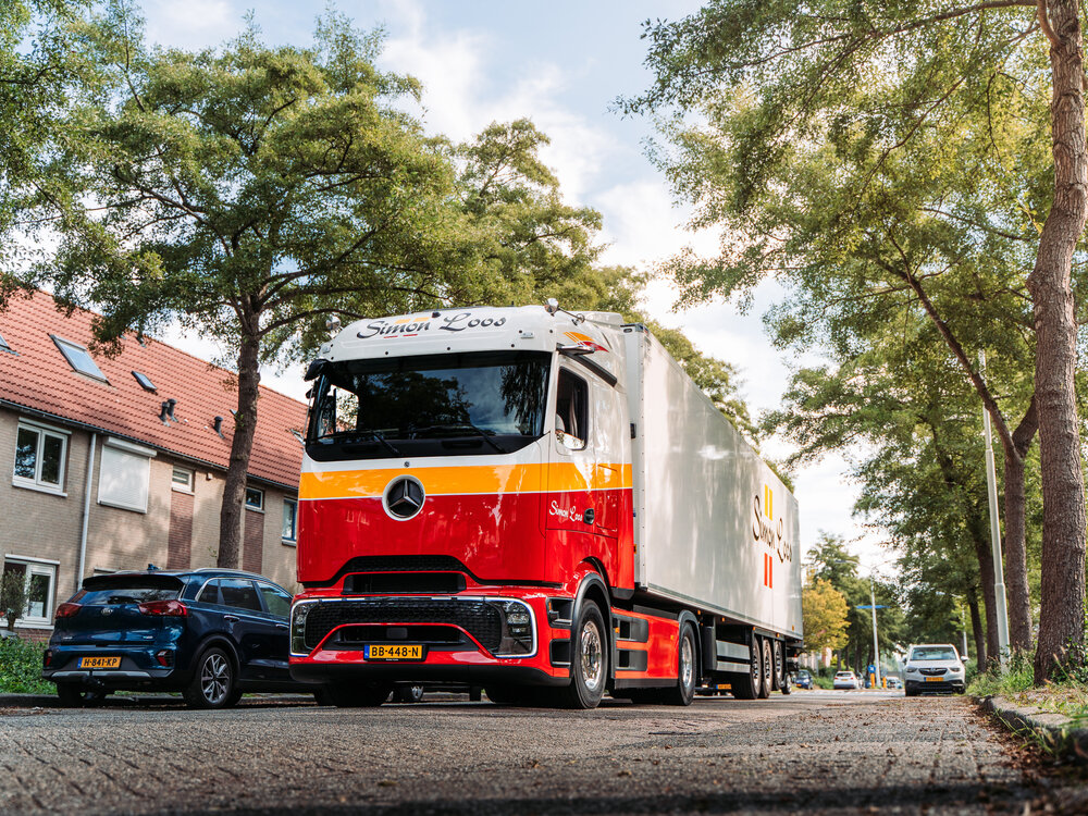 Tekno Tekno Mercedes E-Actros Procabin Streamspace met 3-assige koeloplegger SIMON LOOS
