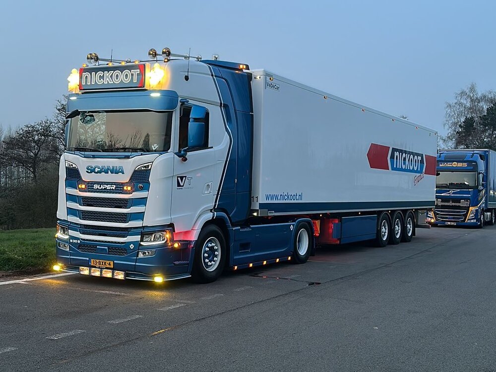 Tekno Tekno Scania Next Gen S530-V8 Highline met 3-assige koeloplegger NICKOOT