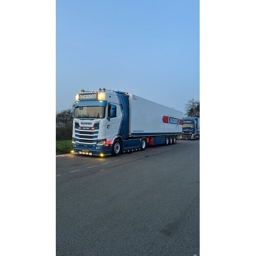 Tekno Tekno Scania Next Gen S530-V8 Highline met 3-assige koeloplegger NICKOOT