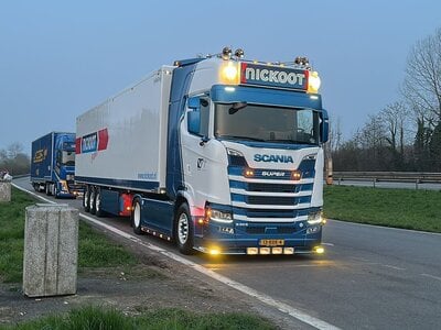 Tekno Tekno Scania Next Gen S530-V8 Highline met 3-assige koeloplegger NICKOOT