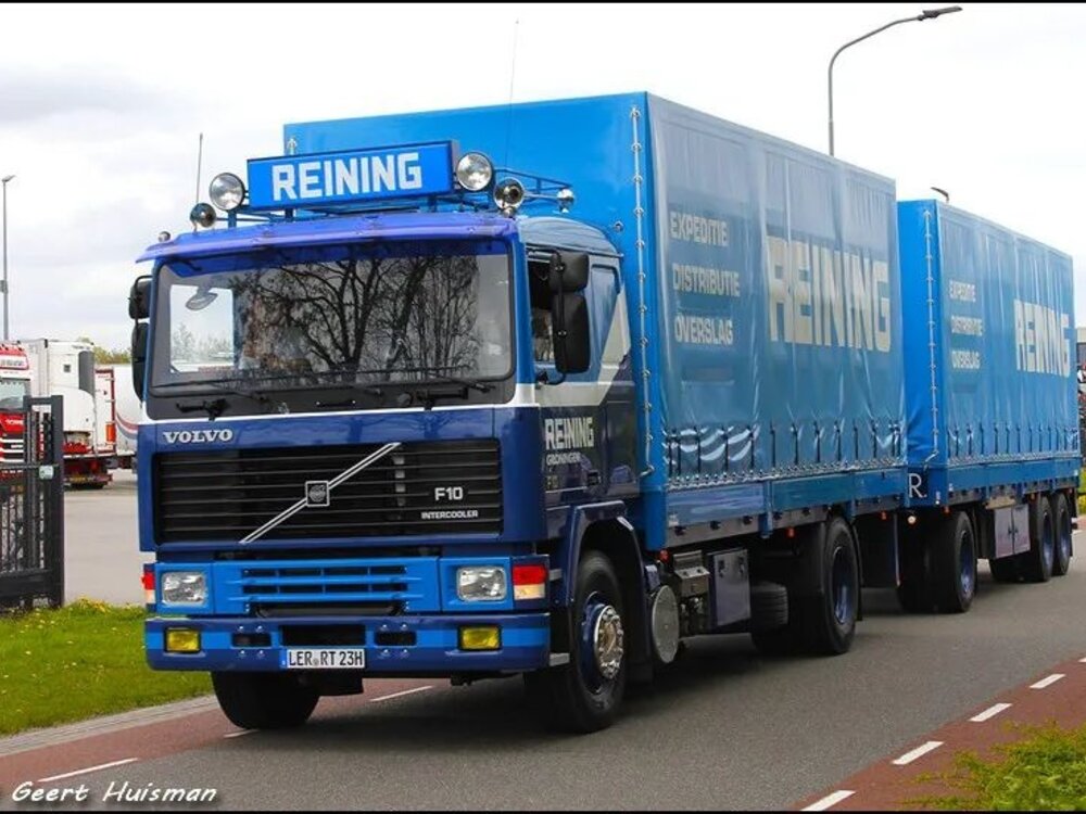 Tekno Tekno Volvo F10 rigid truck with 3-axle trailer tilt combi REINING