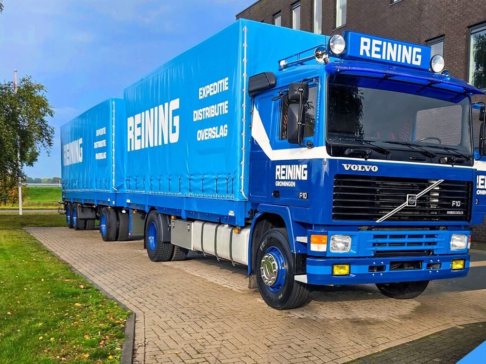 Tekno Tekno Volvo F10 rigid truck with 3-axle trailer tilt combi REINING