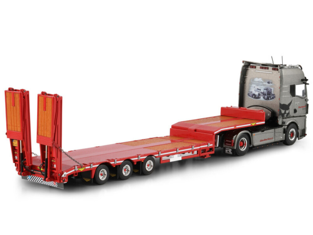 WSI WSI MAN TGX GX with 3-axle semi-lowloader DE KRUIF MACHINES STROE
