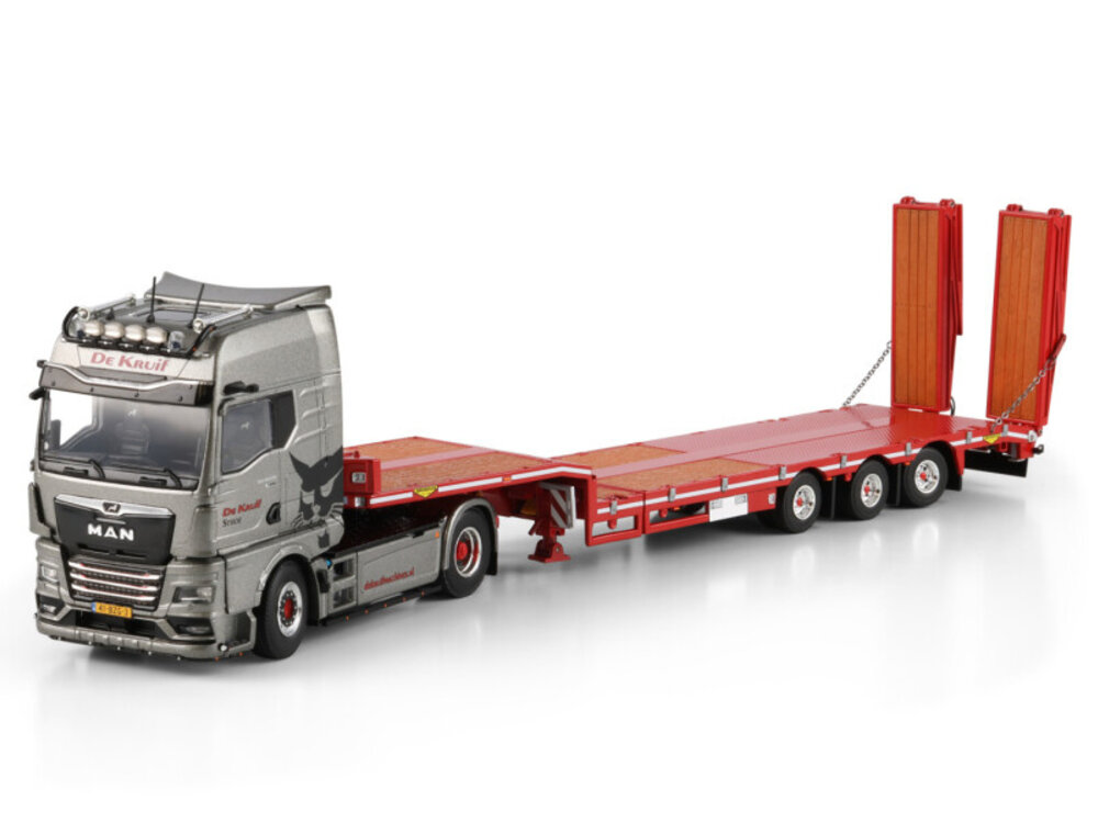 WSI WSI MAN TGX GX with 3-axle semi-lowloader DE KRUIF MACHINES STROE