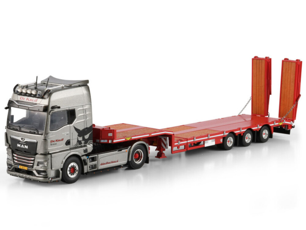 WSI WSI MAN TGX GX with 3-axle semi-lowloader DE KRUIF MACHINES STROE