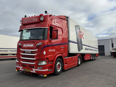 WSI WSI Scania R Highline 4x2 met 3-as koeloplegger GERANCO TRANSPORT
