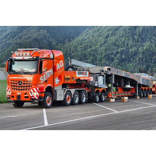 WSI WSI Mercedes-Benz Arocs MP4 2.300MM Stream Space 8x6 met 4-assige dieplader + 2-assige dolly SENN AG