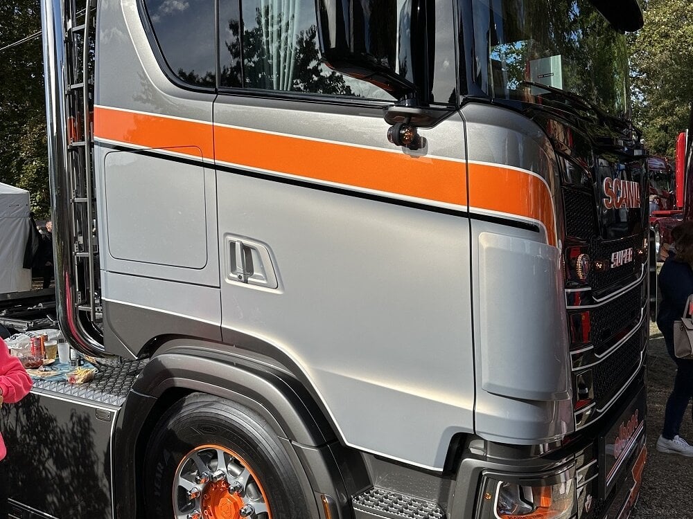 Tekno Tekno Scania Next Gen 6x2 sleepas trekker STPS