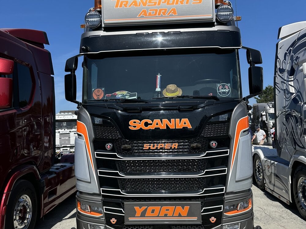 Tekno Tekno Scania Next Gen 6x2 sleepas trekker STPS