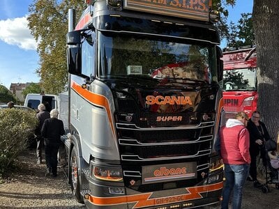 Tekno Tekno Scania Next Gen 6x2 sleepas trekker STPS