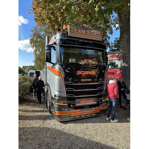 Tekno Tekno Scania Next Gen 6x2 sleepas trekker STPS