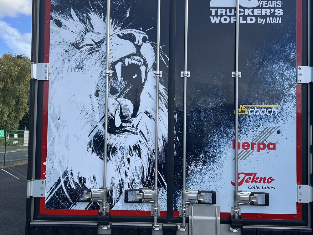 Tekno Tekno MAN TGX GX 4x2 met 3-assige koeloplegger KAUTETZKY "20 JAHRE TRUCKER CLUB"