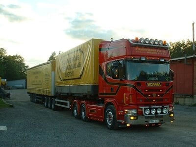 Tekno Tekno Scania 4 serie Topline 6x2 met 3-assige koeloplegger STJARNSTROMS