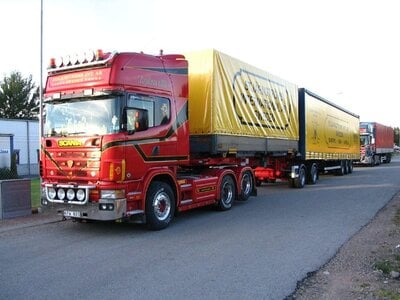 Tekno Tekno Scania 4 serie Topline 6x2 met 3-assige koeloplegger STJARNSTROMS