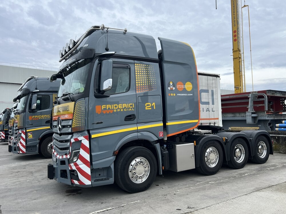 Tekno Tekno Mercedes-Benz Actros Gigaspace 8x4 met Broshuis DDC 3-bed-5 FRIDERICI