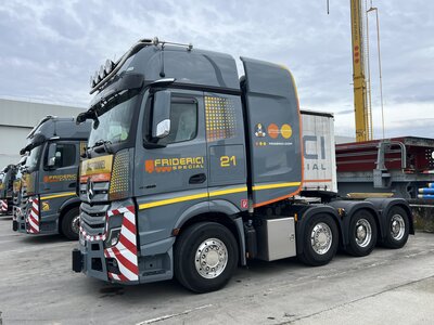 Tekno Tekno Mercedes-Benz Actros Gigaspace 8x4 with Broshuis DDC 3-bed-5 FRIDERICI