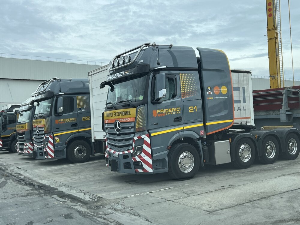 Tekno Tekno Mercedes-Benz Actros Gigaspace 8x4 met Broshuis DDC 3-bed-5 FRIDERICI