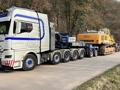 WSI WSI "EXCLUSIEF" MAN TGX XXL EURO 6C Facelift 10x4 with 5-axle lowloader + 2-axle dolly TWAN BIERINGS